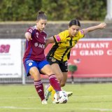 Naomi Luyet (à droite) doublement couronnée à la Swiss Football Night.